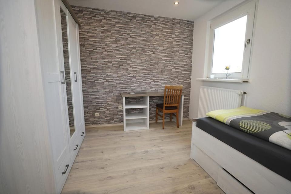 Bed, Photo of the whole room, Seating area