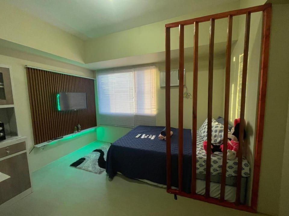 Bed, TV and multimedia, Photo of the whole room