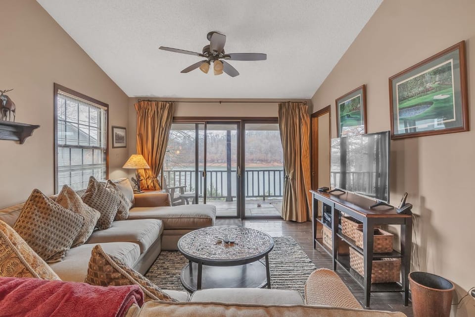 View West Lakefront Home House in Norris Lake