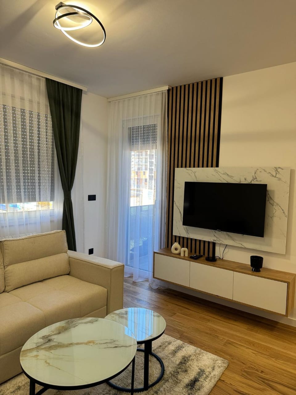 TV and multimedia, Living room, Seating area, Evening entertainment