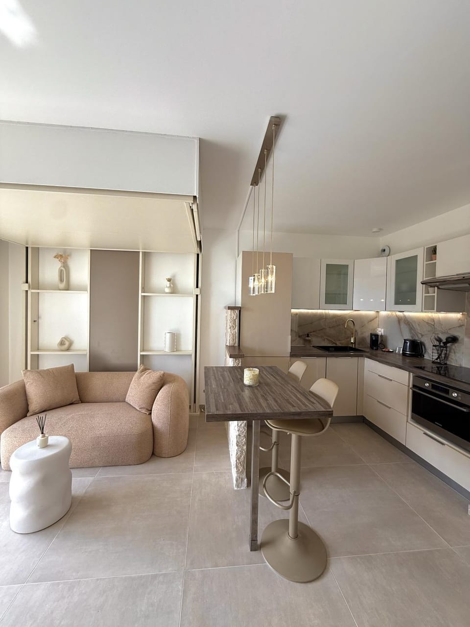 Studio de LUXE Portes de Monaco - Vue MER - Piscine - Wifi Apartment in Monaco