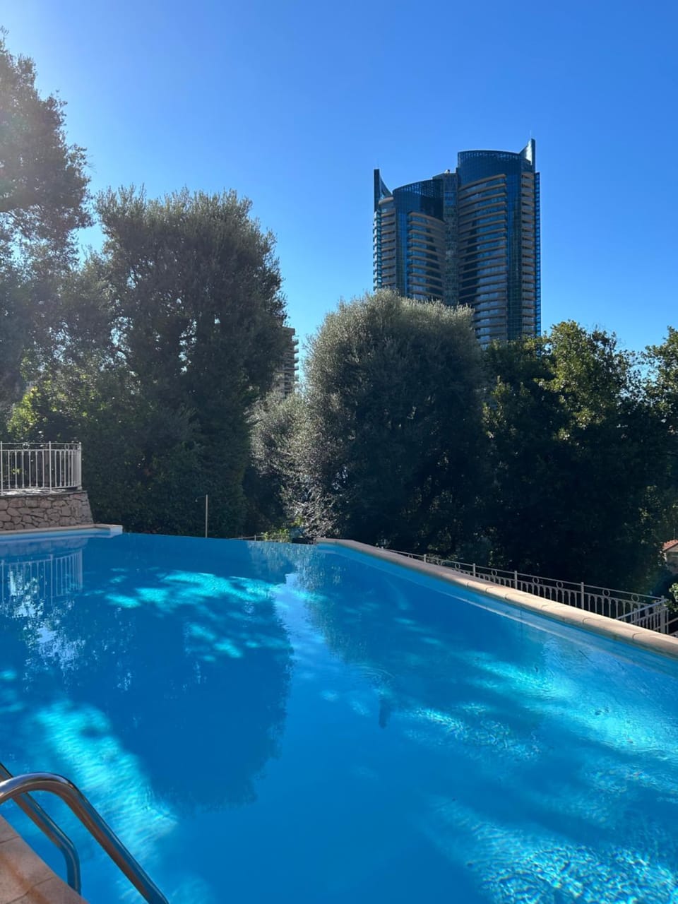 Studio de LUXE Portes de Monaco - Vue MER - Piscine - Wifi Apartment in Monaco