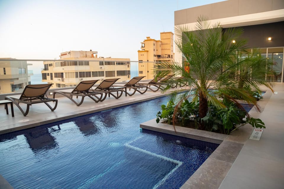 Property building, Day, Swimming pool, sunbed