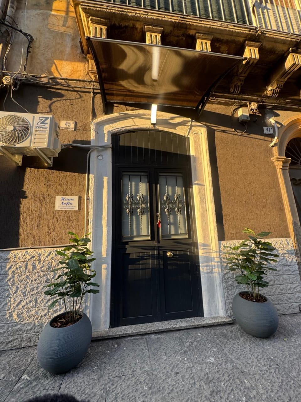 Facade/entrance