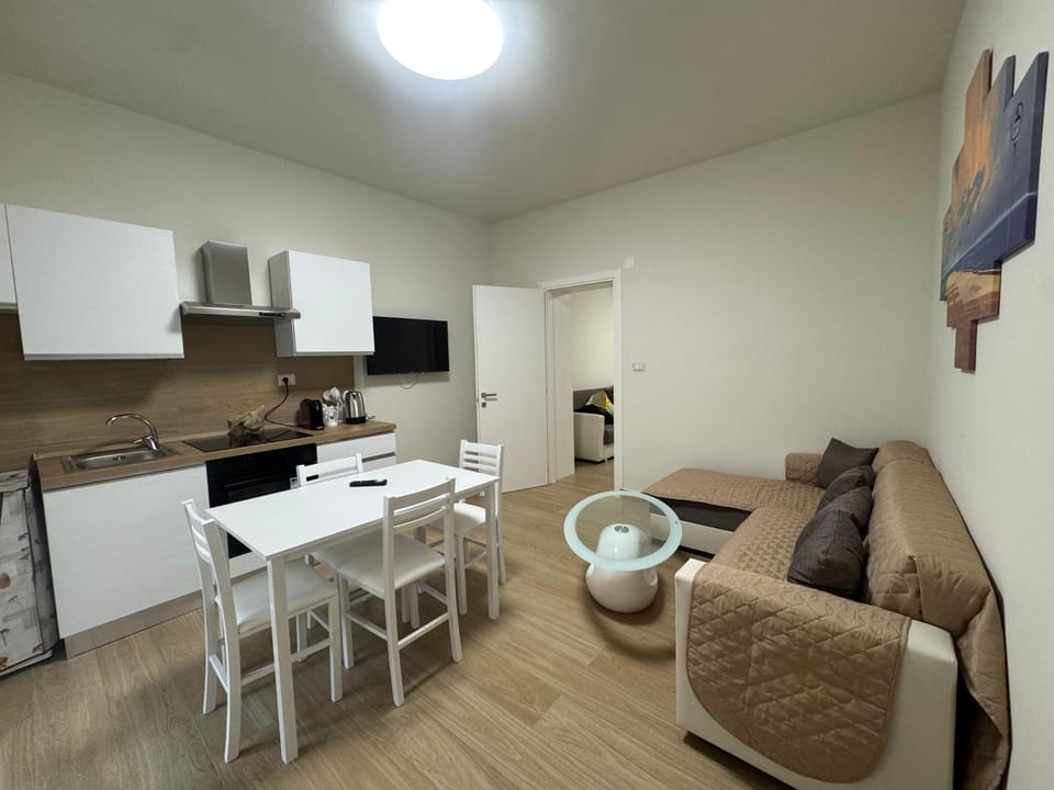 TV and multimedia, Living room, Dining area