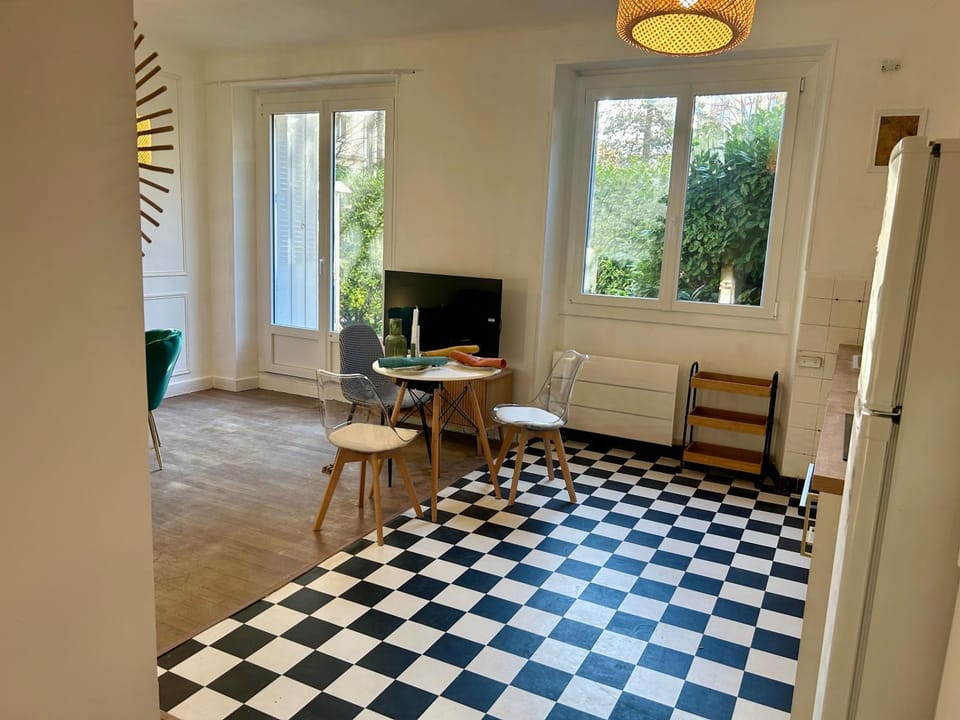 TV and multimedia, Dining area