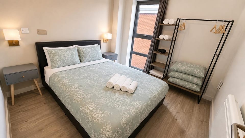 Photo of the whole room, towels