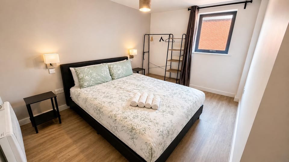 Photo of the whole room, Bedroom, towels