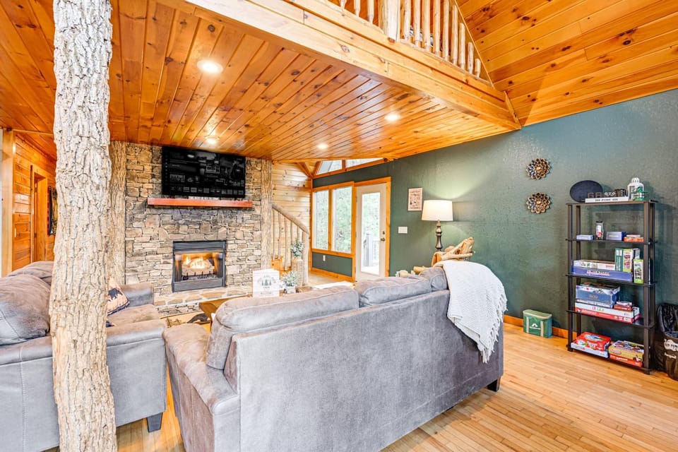 Tree-Lined Cabin w/ Hot Tub & Deck in Bryson City Cabin in Swain County