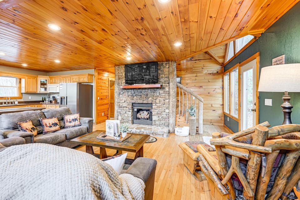 Tree-Lined Cabin w/ Hot Tub & Deck in Bryson City Cabin in Swain County