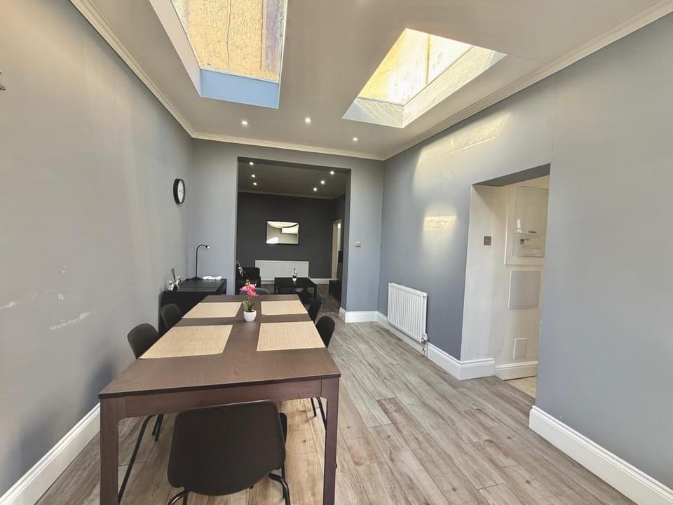 Charming 2 bedroom with a huge Garden Apartment in London