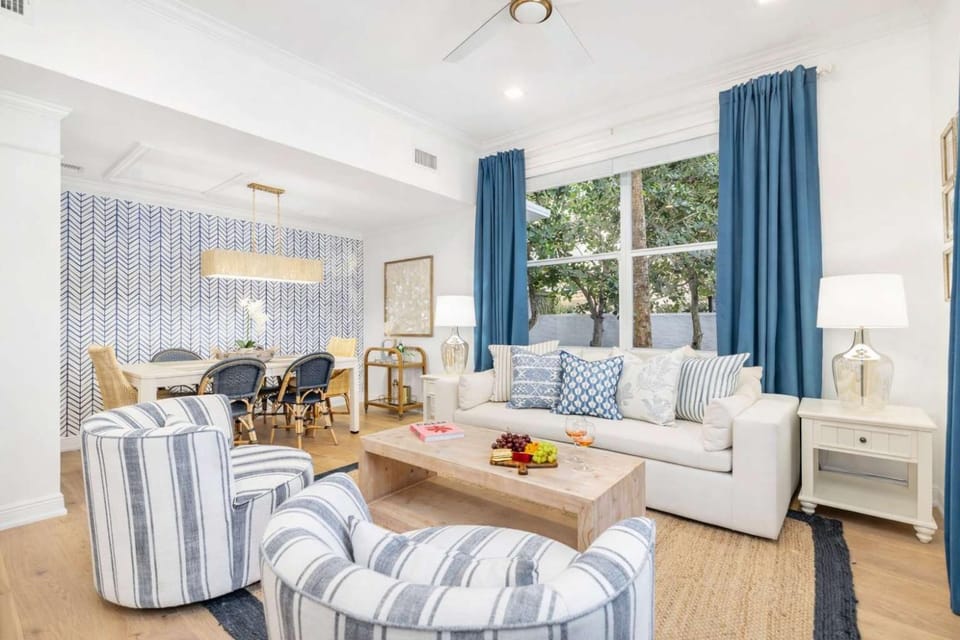 Designer condo w oceanfront & walk to Worth Ave Apartment in Palm Beach