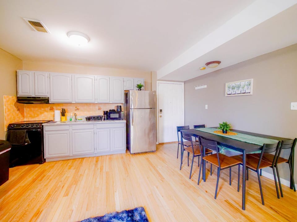 Kitchen or kitchenette, Dining area, dishwasher, oven, stove