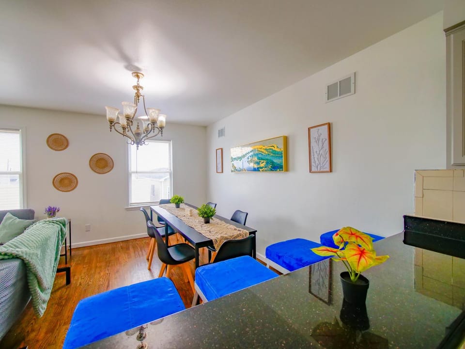 Seating area, Dining area