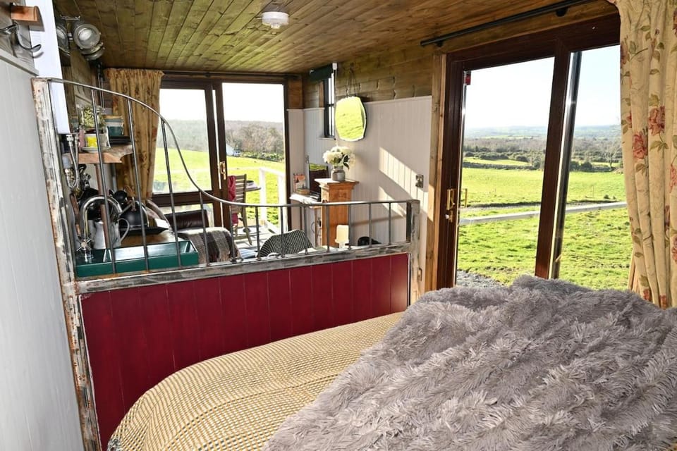The Horsebox, unexpected luxury House in Northern Ireland