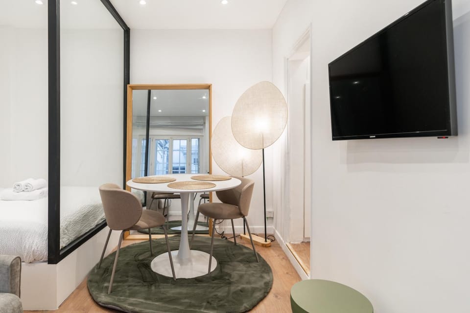 Cozy Studio in Lively Neighborhood 3P Apartment in Paris