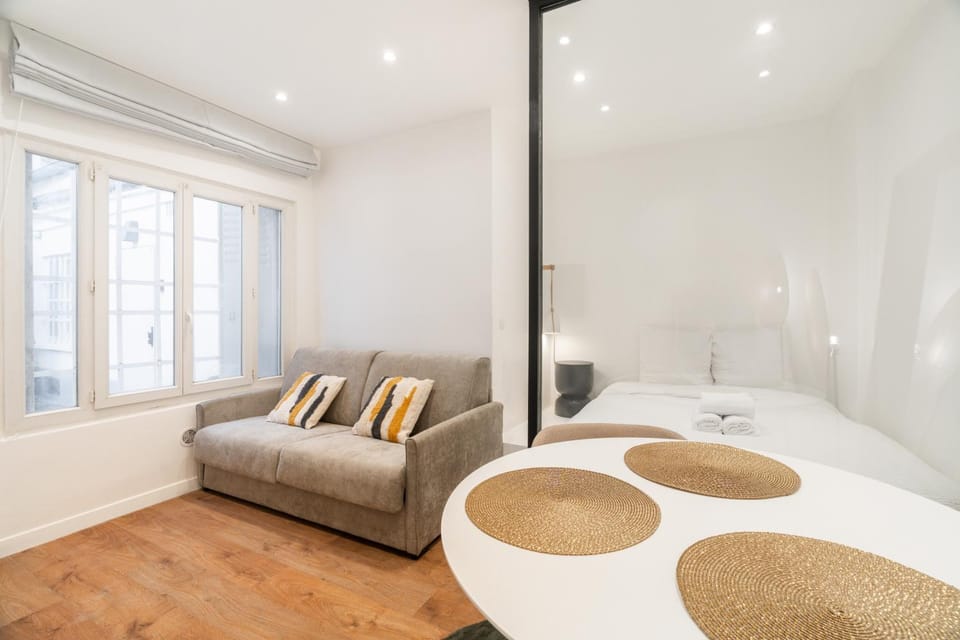 Cozy Studio in Lively Neighborhood 3P Apartment in Paris