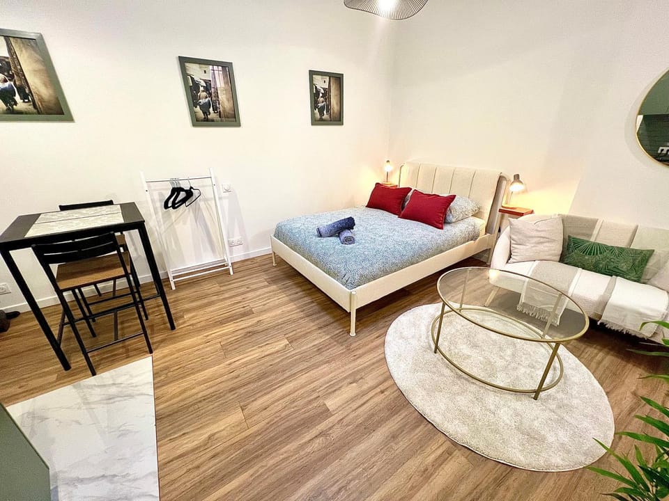 Bed, Living room, Photo of the whole room