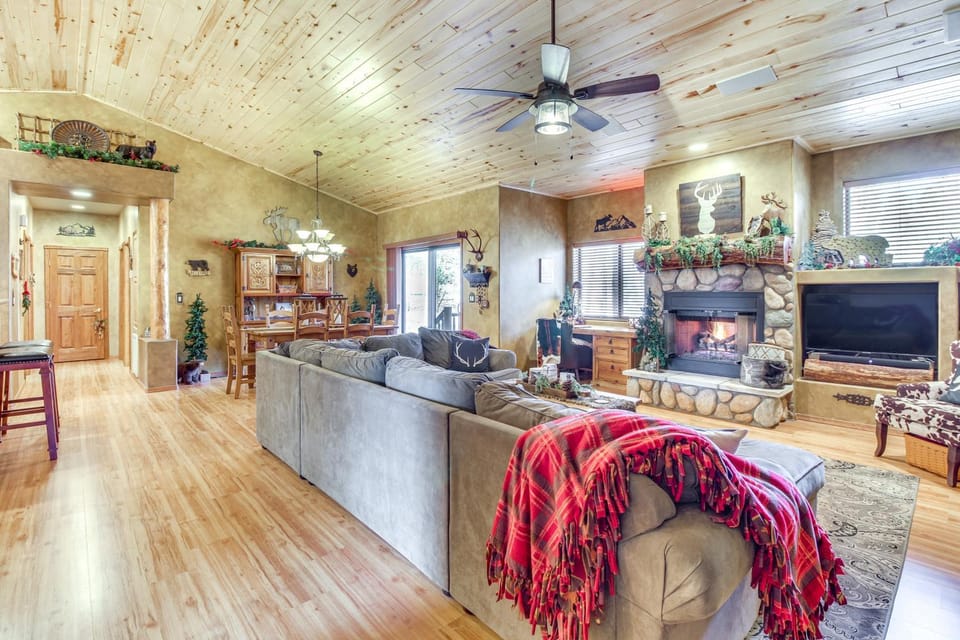 Outdoor Oasis: Family-Friendly Cabin in Show Low! Cabin in Show Low