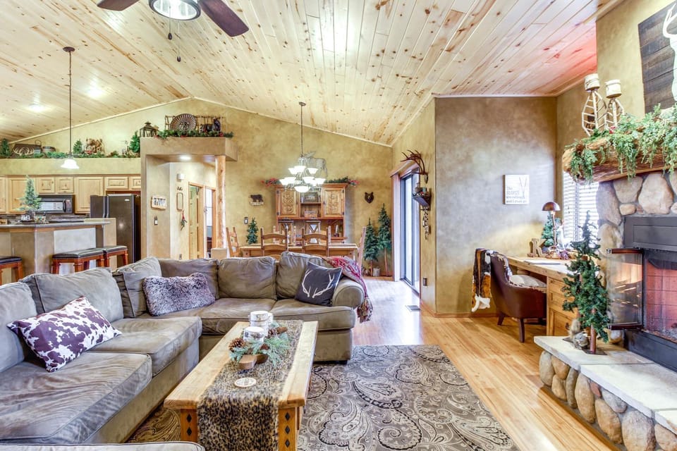 Outdoor Oasis: Family-Friendly Cabin in Show Low! Cabin in Show Low