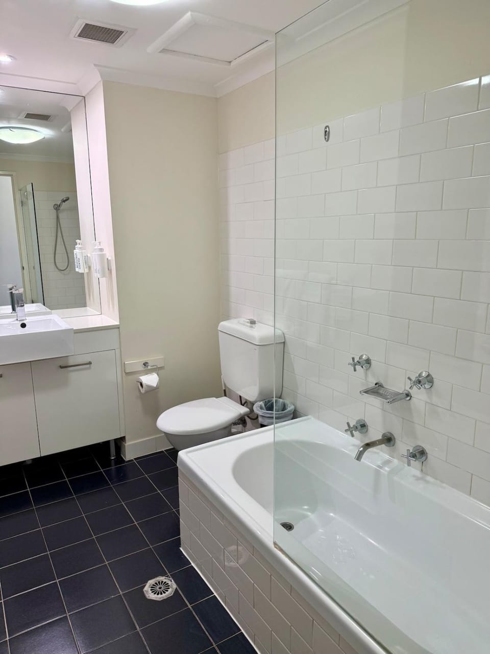 Darling Harbour Escape - Sydney 1 Bedroom - Pool-Gym-Aircon - City Views Apartment in Sydney