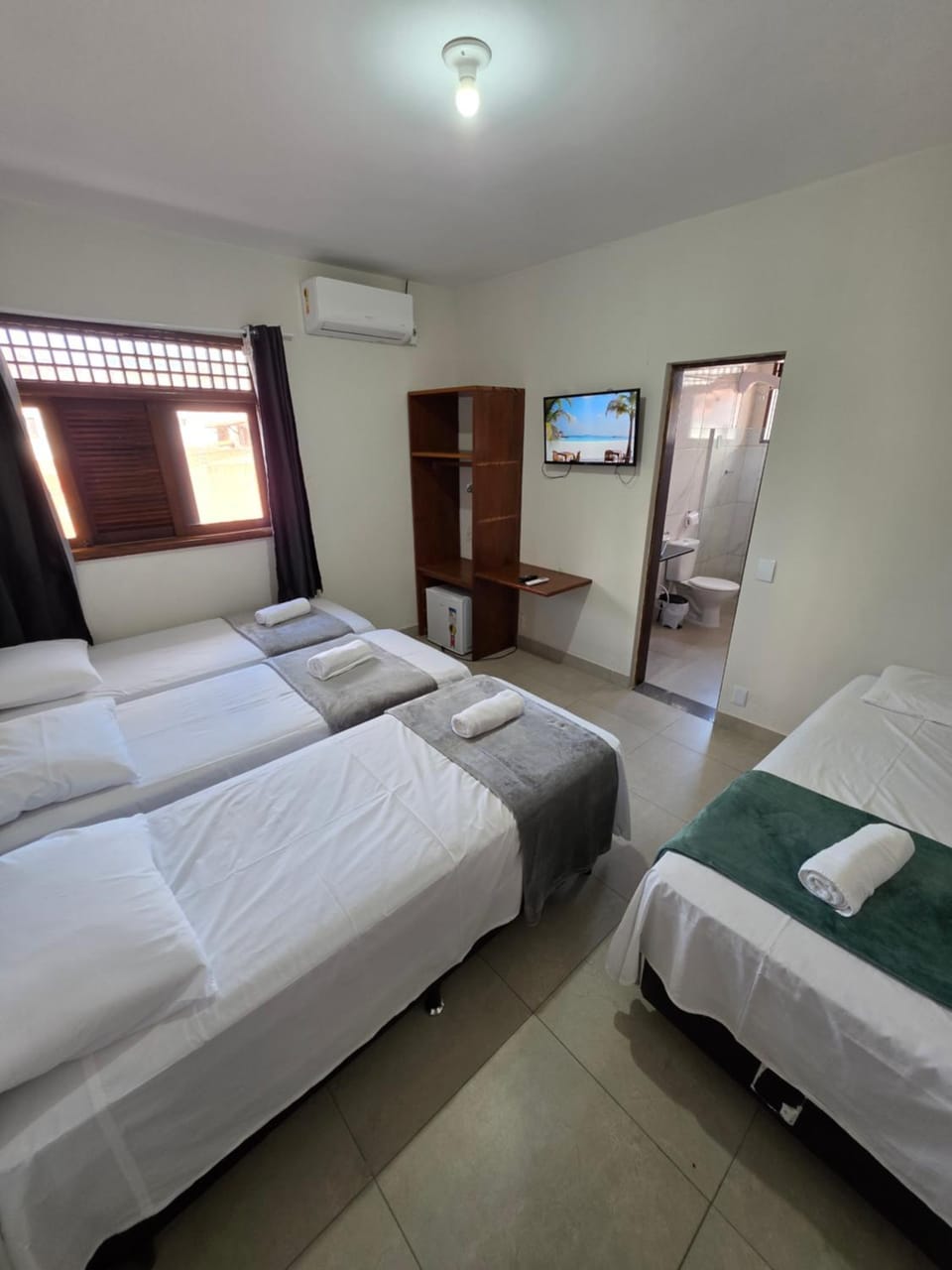 Bed, TV and multimedia, Photo of the whole room, Bedroom, minibar, towels, wardrobe, air conditioner