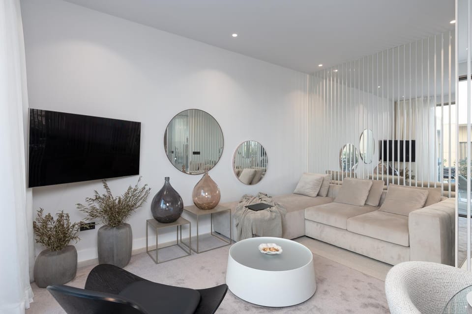 TV and multimedia, Living room, Decorative detail, Decorative detail, Seating area, air conditioner, air conditioner