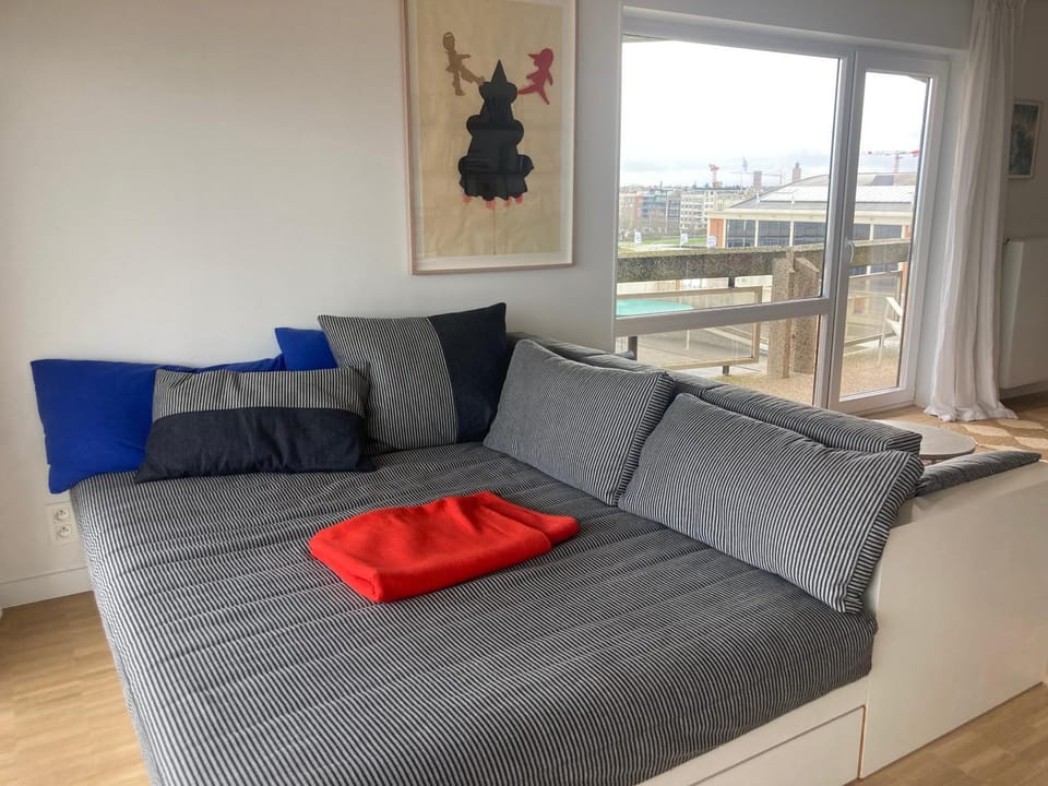 Bed, Seating area