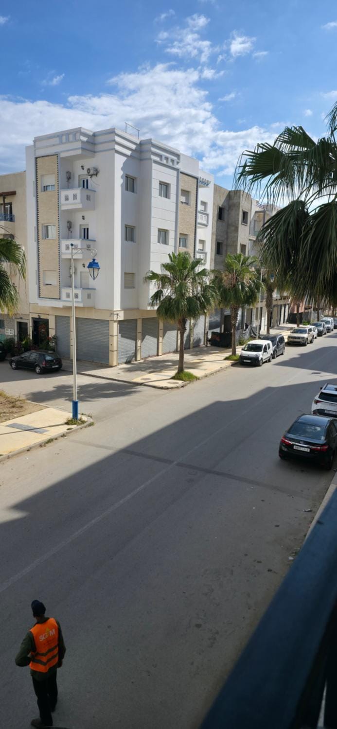 Property building, Day, Neighbourhood, Street view, Parking