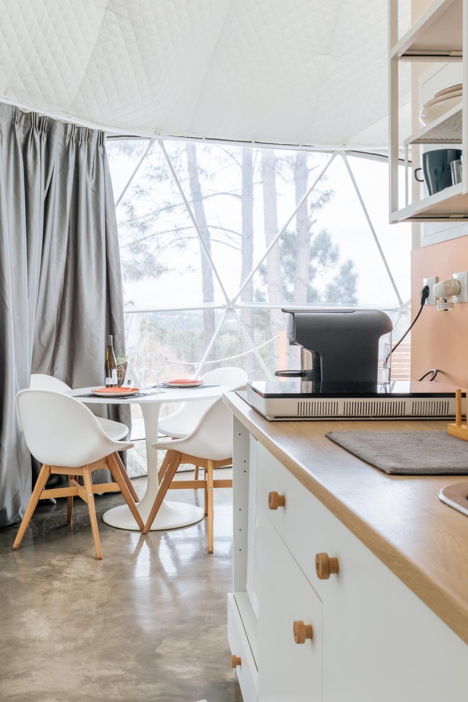 Kitchen or kitchenette, Seating area, Dining area