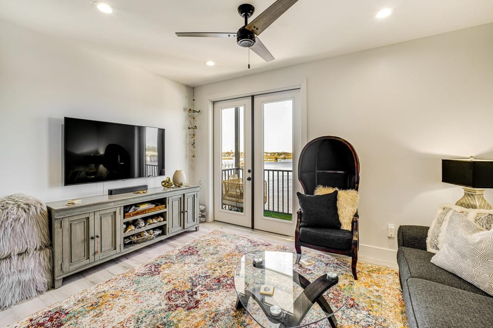 3 Mi to Gulfport Beaches: Waterfront 'Casa Pesce' House in Gulfport