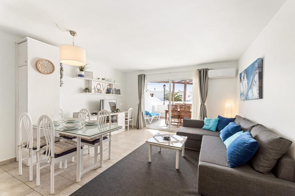 Kitchen or kitchenette, Living room, Seating area