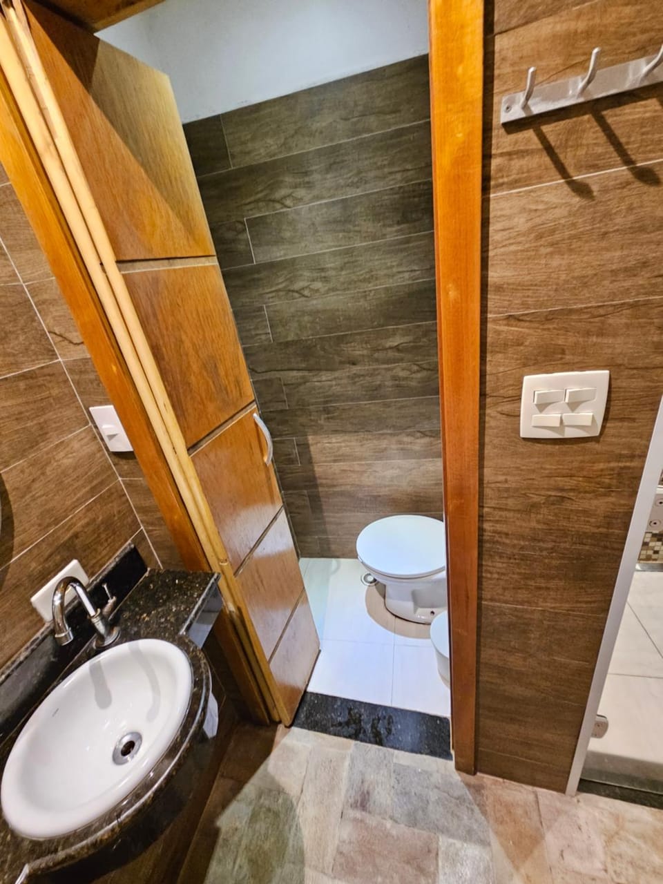 Toilet, Bathroom, towels