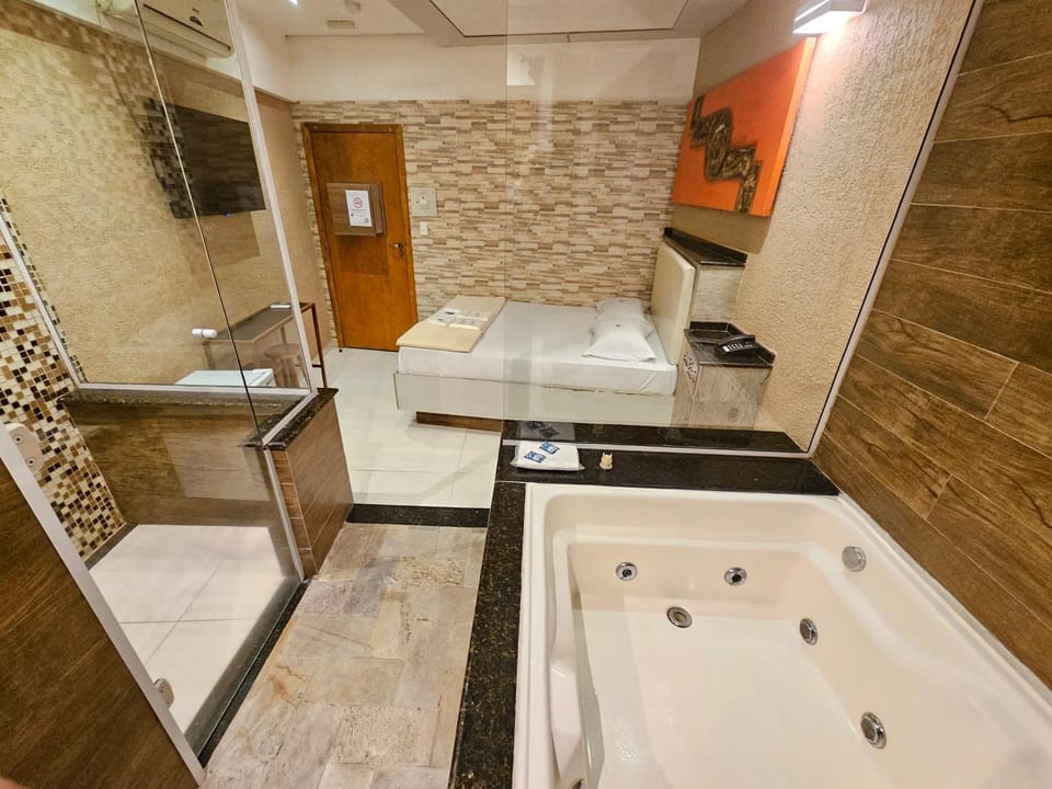 Shower, Hot Tub, Bathroom, towels