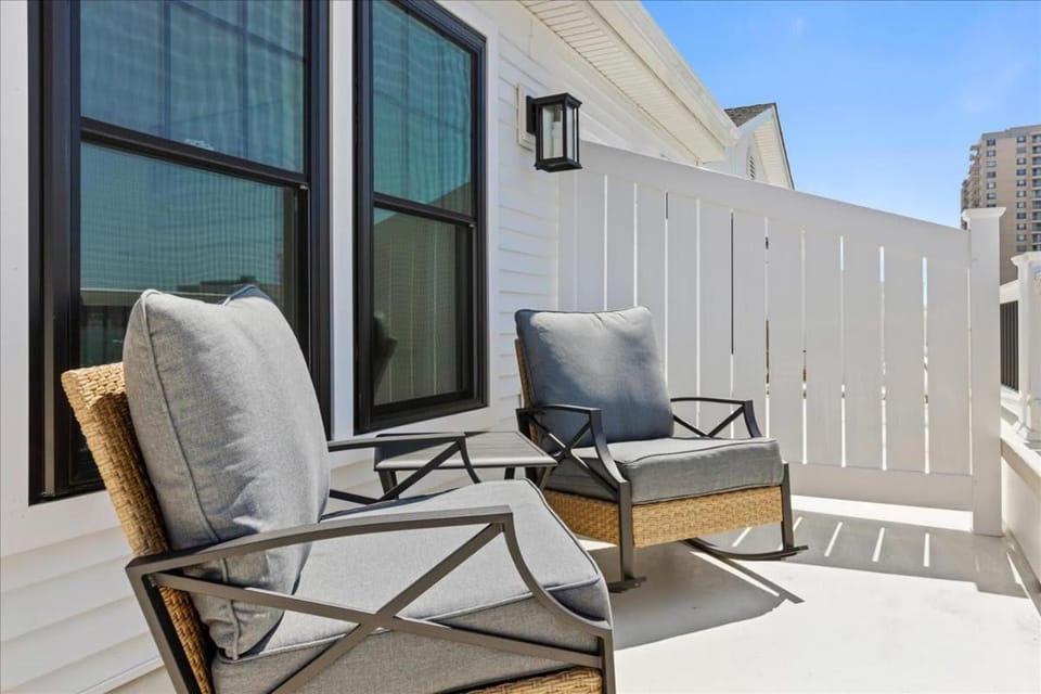 Patio, Balcony/Terrace, Seating area, sunbed