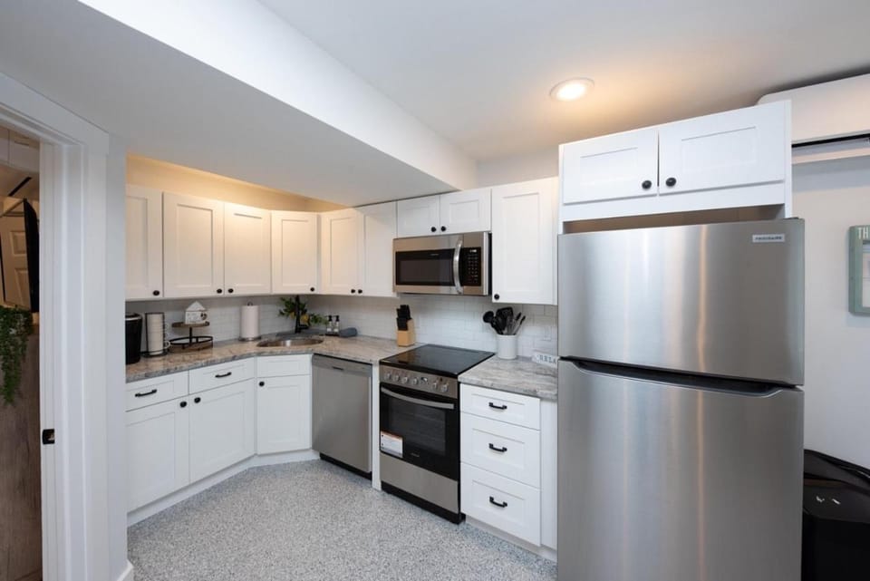 Kitchen or kitchenette, dishwasher, oven, stove