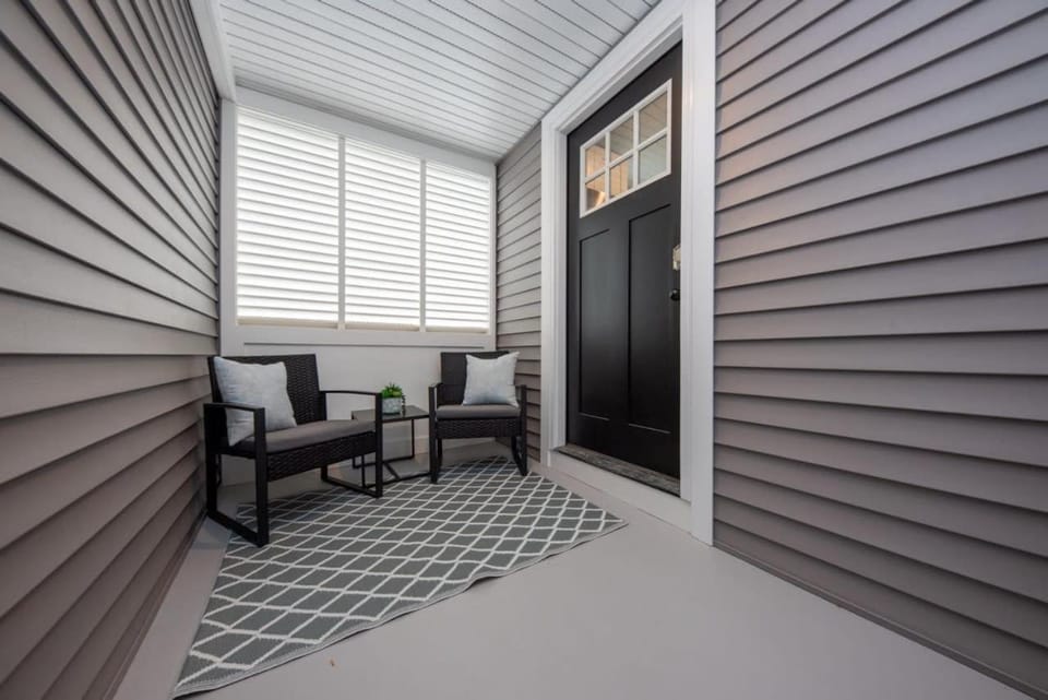 Facade/entrance, Seating area