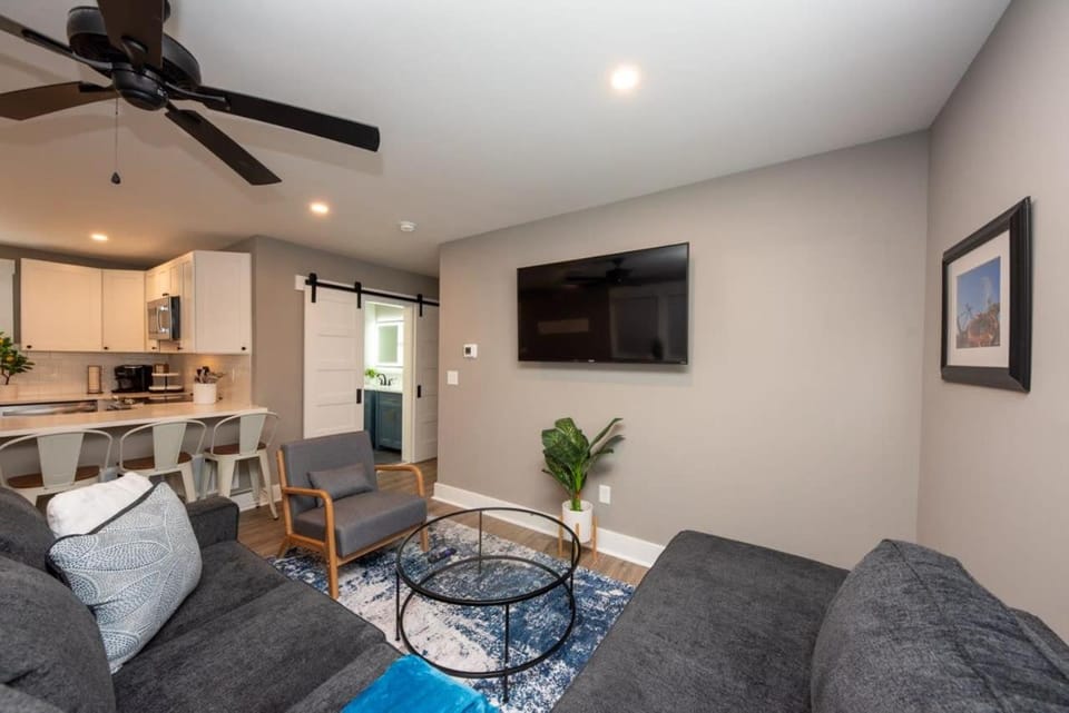 Communal lounge/ TV room, TV and multimedia, Living room, Seating area