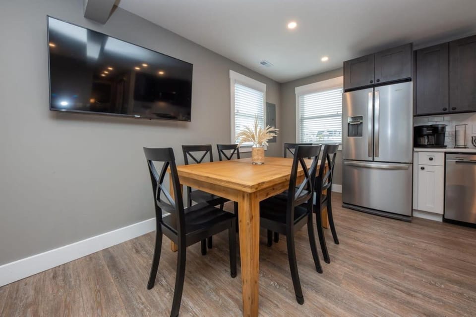 TV and multimedia, Kitchen or kitchenette, Dining area