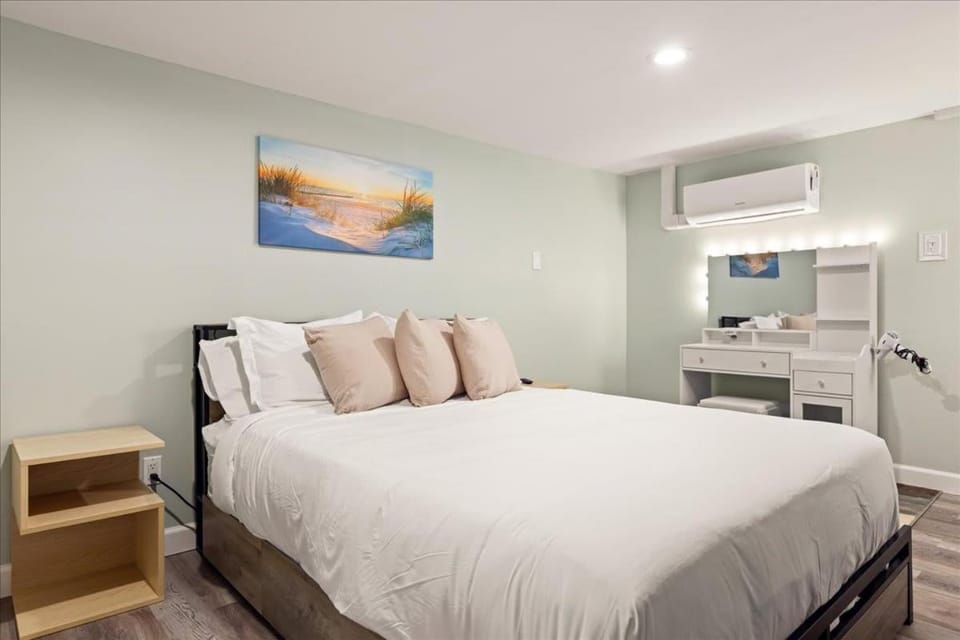 Bed, Photo of the whole room, Bedroom, hair dresser