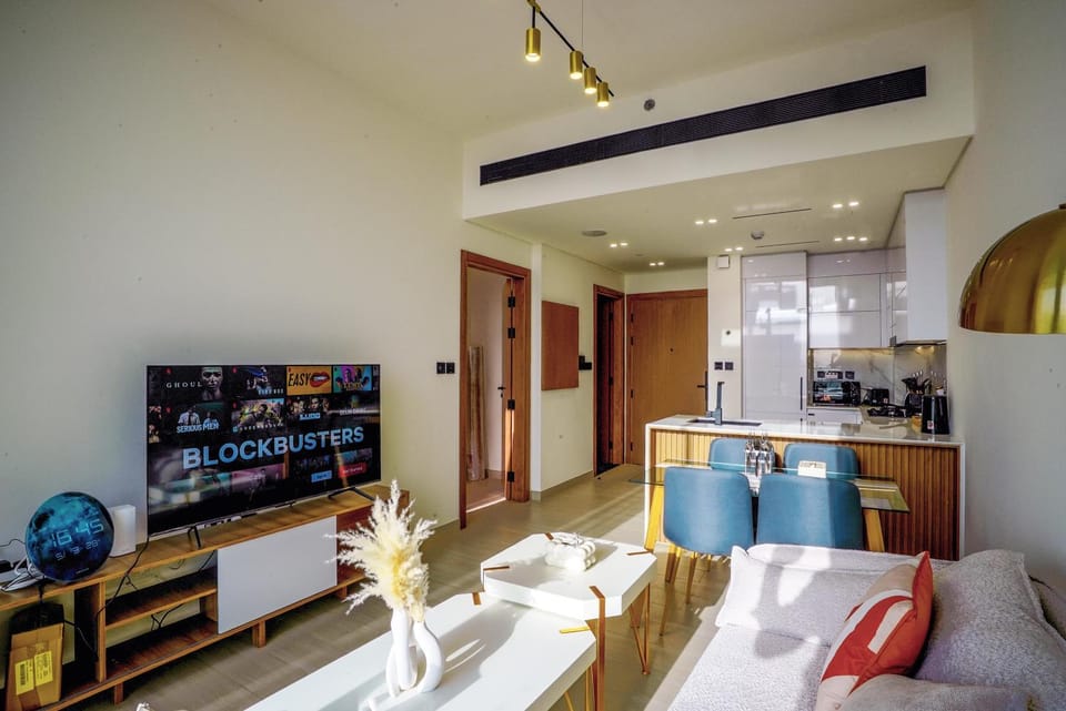Communal lounge/ TV room, TV and multimedia, Living room, Dining area