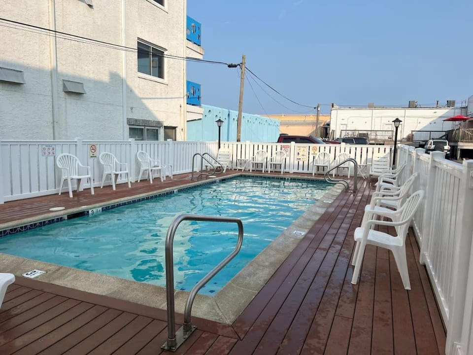 Day, Pool view, Swimming pool, sunbed