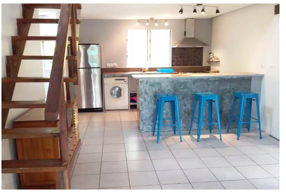 Kitchen or kitchenette, Lounge or bar