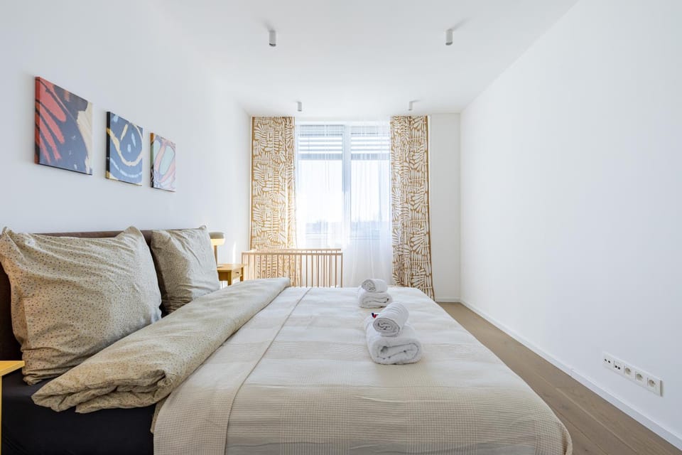 Bed, Photo of the whole room, Bedroom, towels