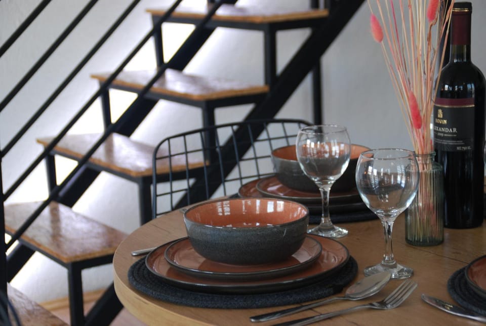 Food and drinks, Dining area, Alcoholic drinks