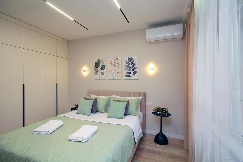 Bed, Bedroom, air conditioner