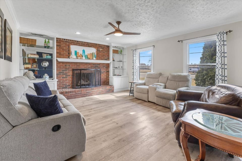 Tranquil Escape on 1 Acre Near Eagle Creek House in Indiana