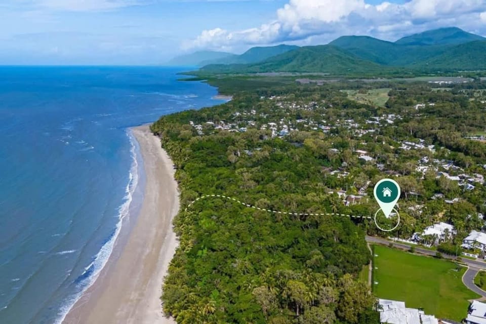 Nirvana - Steps to Four Mile Beach with Shared Pool House in Port Douglas