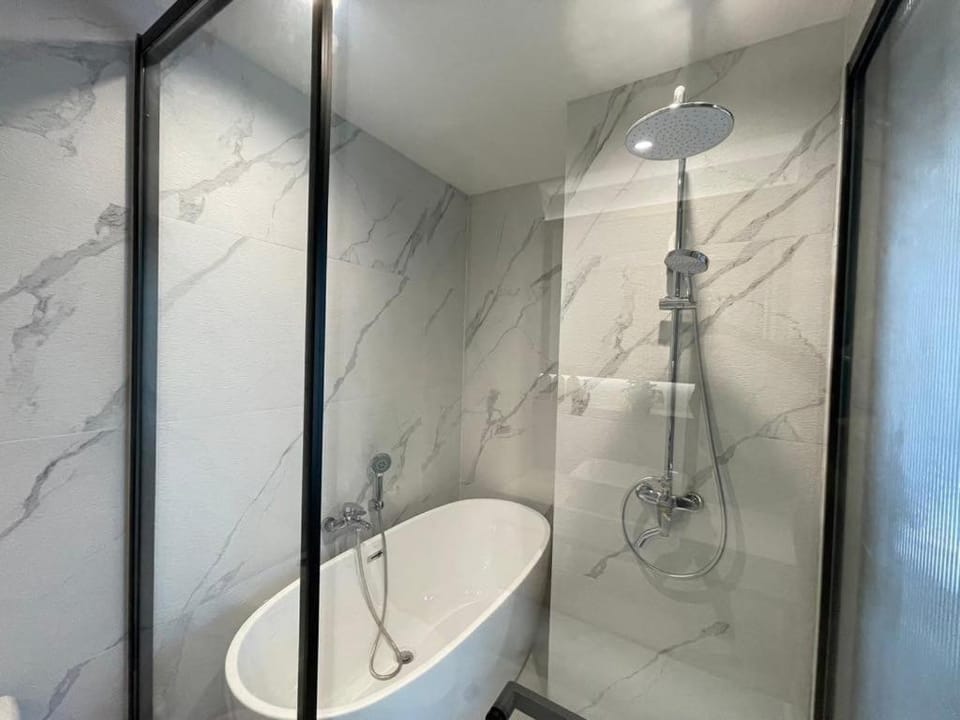 Shower, Hot Tub, Bathroom, Bath