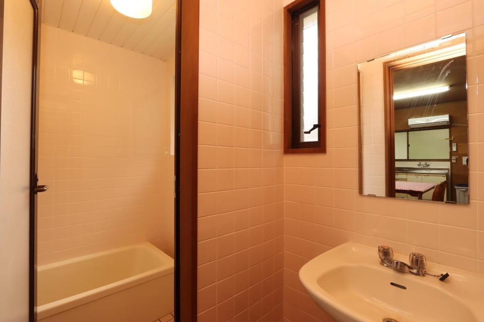 Bathroom, Photo of the whole room